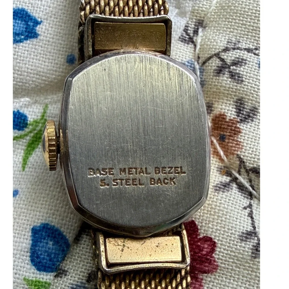 Timex Watch Women Gold Tone Mesh Band Analog Vintage Oval Face‎ Dial